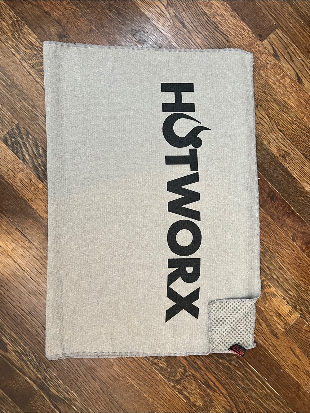 HOTWORX 3-Piece Athleisure Bundle | Cropped Sweatshirt + Tank + Cooling Towel - Picture 3 of 8